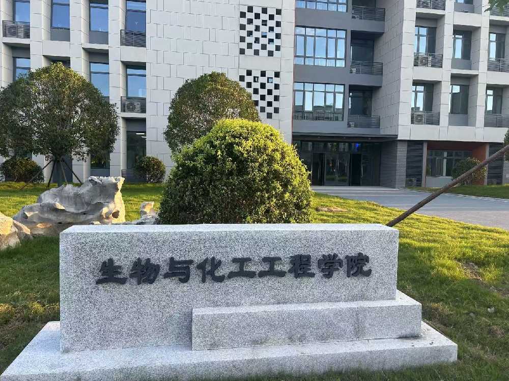 措勤县扬州职业大学体育场高杆灯项目